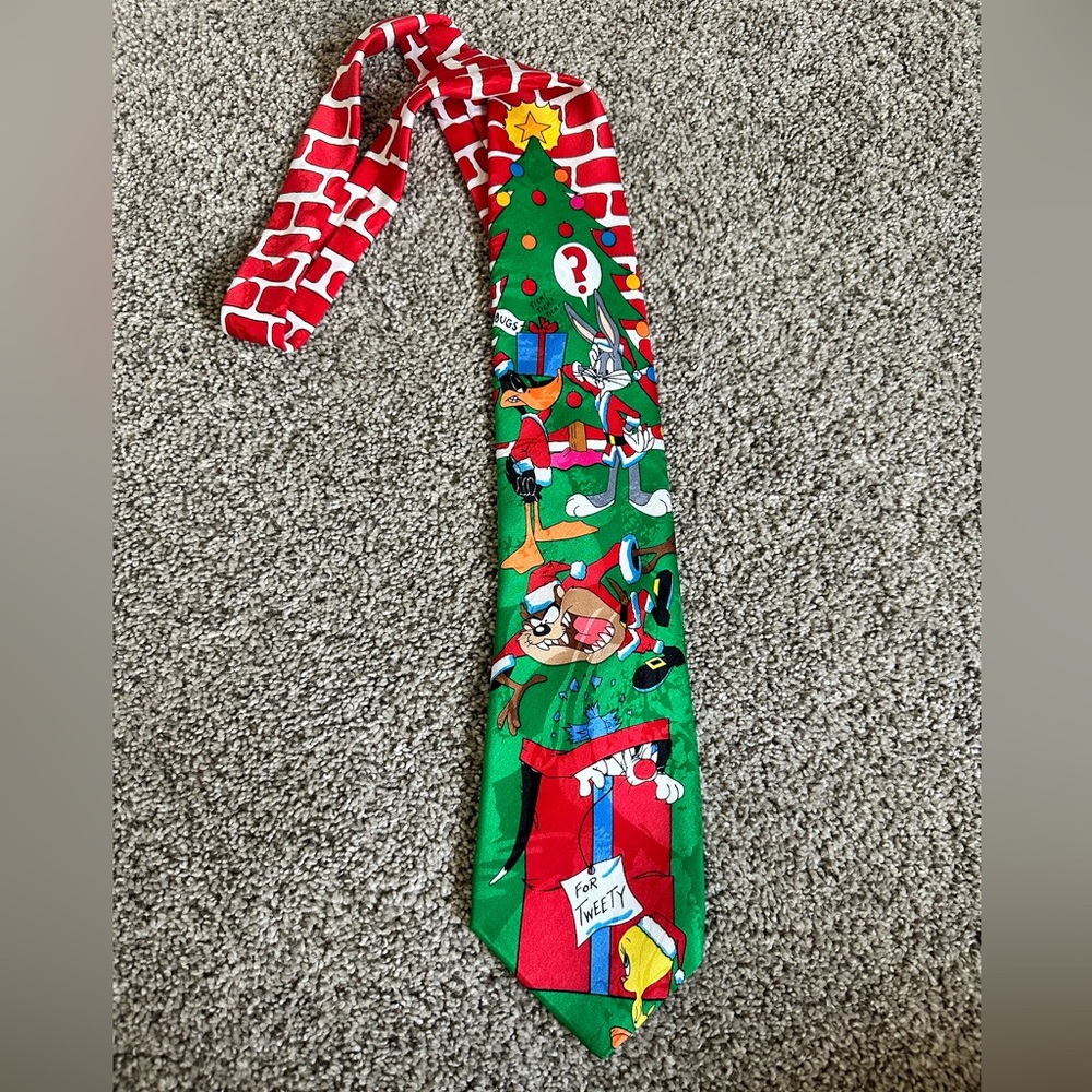 Looney Tunes Mania Christmas man’s tie tweety